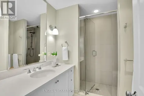 34 Chatsworth Crescent Ottawa ON K1V 9Z1