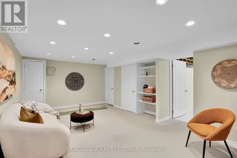 34 Chatsworth Crescent Ottawa ON K1V 9Z1