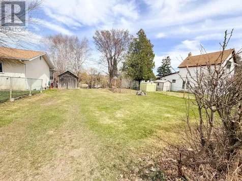 718 River Drive Kenora ON P9N 1J6