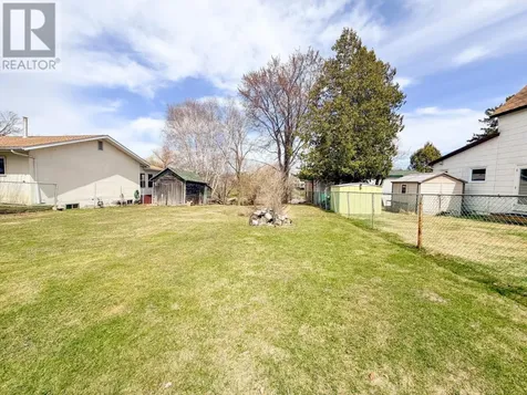 718 River Drive Kenora ON P9N 1J6