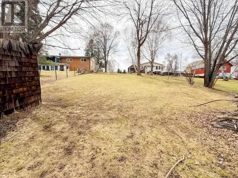 718 River Drive Kenora ON P9N 1J6