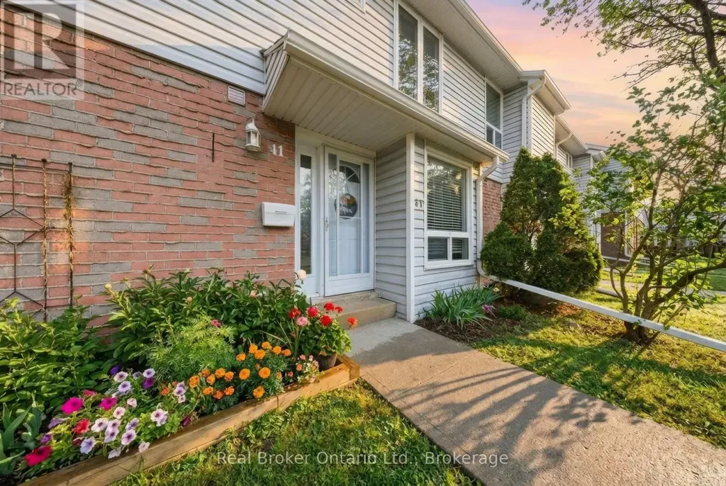 32 Mowat Boulevard Kitchener ON N2E 1X4
