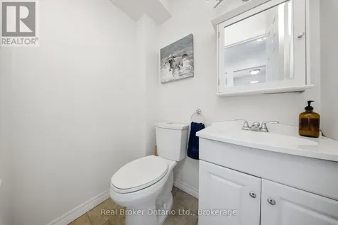 32 Mowat Boulevard Kitchener ON N2E 1X4
