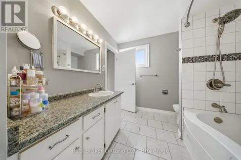 32 Mowat Boulevard Kitchener ON N2E 1X4