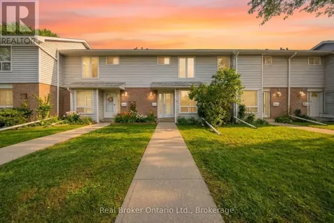 32 Mowat Boulevard Kitchener ON N2E 1X4
