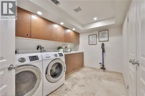 2252 Dewsbury Drive Oakville ON L6M 0A6