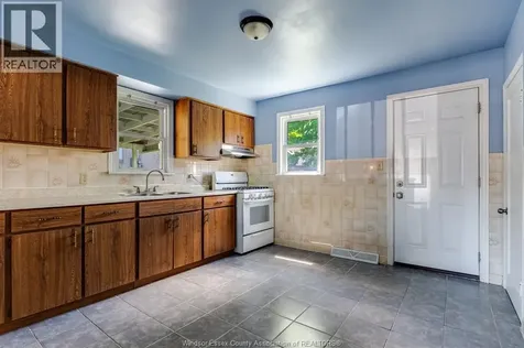 84 Robinson Street Leamington ON N8H 1Z4