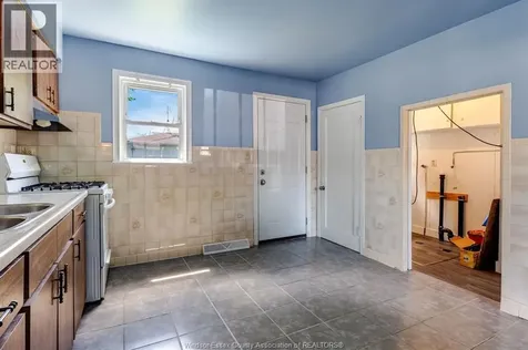 84 Robinson Street Leamington ON N8H 1Z4