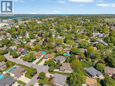 398 Thorn Ridge Crescent Amherstburg ON N9V 3X2