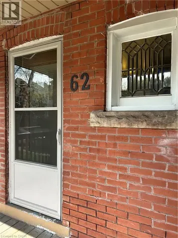62 Barnesdale Avenue South Hamilton ON L8M 2V4