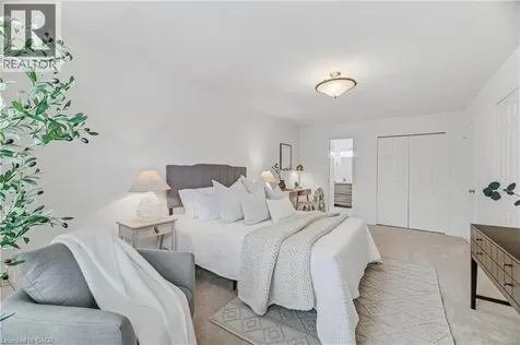 1004 Roxborough Drive Oakville ON L6M 1E3