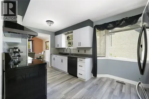 2415 Cabana Road West Windsor ON N9G 1E2