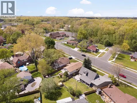 2415 Cabana Road West Windsor ON N9G 1E2