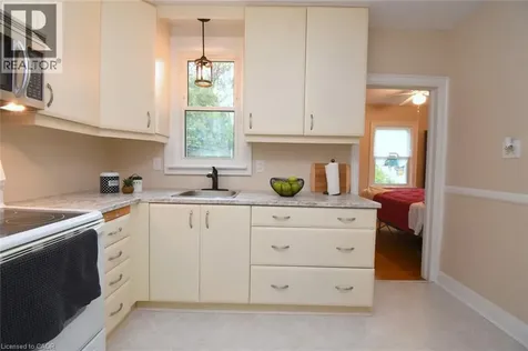 8 Norwood Road Hamilton ON L8S 3P9