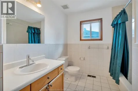 1042 Brookview Crescent Windsor ON N8W 5H3