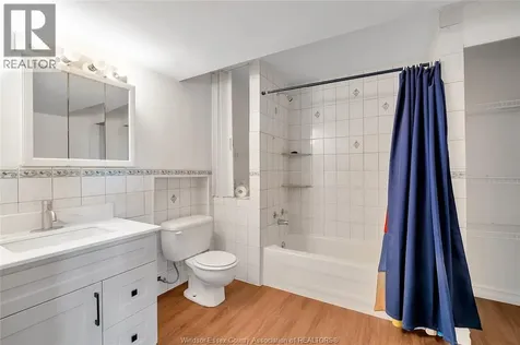 1042 Brookview Crescent Windsor ON N8W 5H3