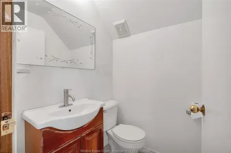 1042 Brookview Crescent Windsor ON N8W 5H3