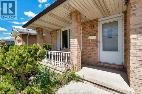 1042 Brookview Crescent Windsor ON N8W 5H3
