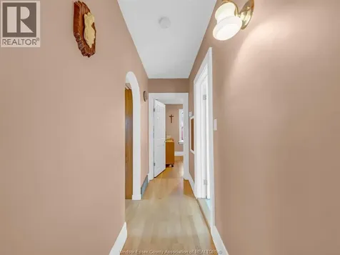 1488 Pierre Avenue Windsor ON N8X 4P3