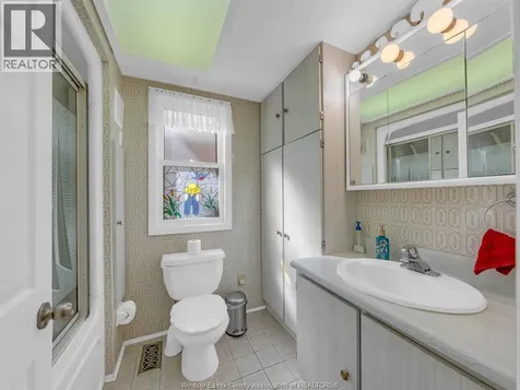 1488 Pierre Avenue Windsor ON N8X 4P3