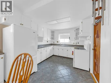 1488 Pierre Avenue Windsor ON N8X 4P3