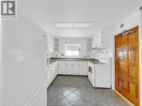 1488 Pierre Avenue Windsor ON N8X 4P3