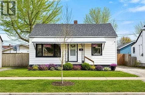 1522 Westcott Windsor ON N8Y 4C6