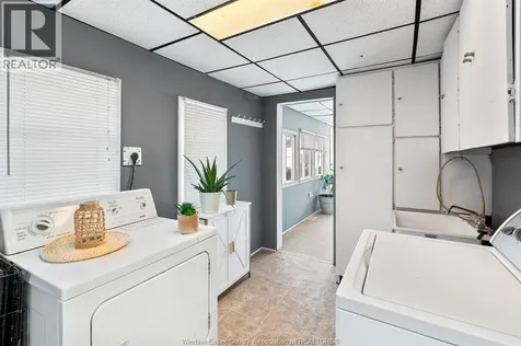 1522 Westcott Windsor ON N8Y 4C6