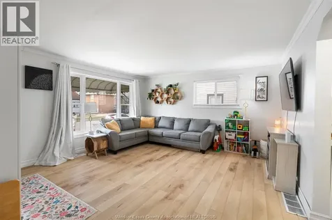 1522 Westcott Windsor ON N8Y 4C6