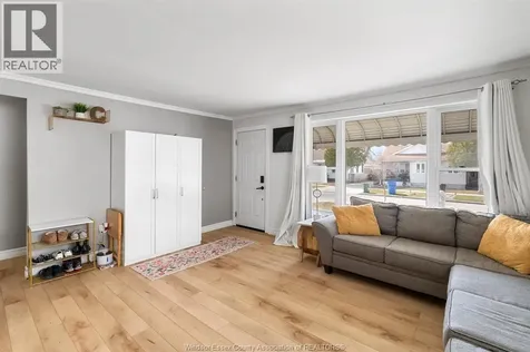 1522 Westcott Windsor ON N8Y 4C6