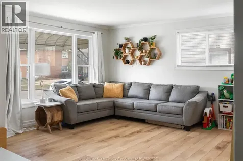 1522 Westcott Windsor ON N8Y 4C6