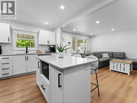 1733 Glendale Windsor ON N9T 2N1
