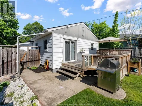 1733 Glendale Windsor ON N9T 2N1