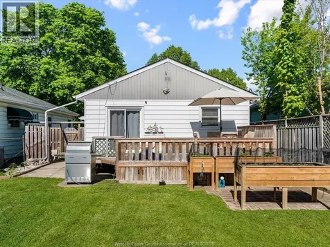 1733 Glendale Windsor ON N9T 2N1