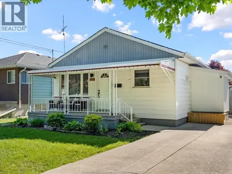 1733 Glendale Windsor ON N9T 2N1