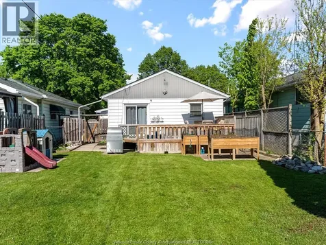 1733 Glendale Windsor ON N9T 2N1