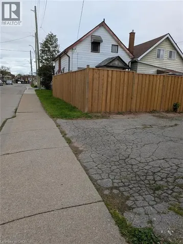 174 London Street North Hamilton ON L8H 4C2