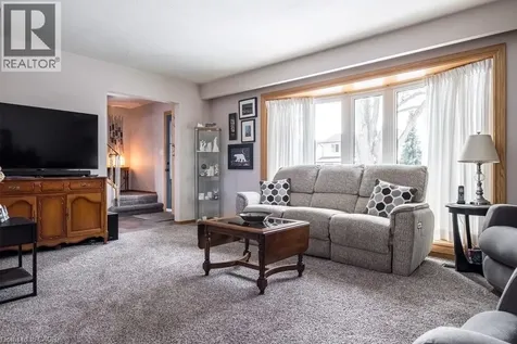 19 Chateau Court Hamilton ON L9C 5P3