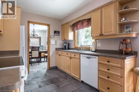 19 Chateau Court Hamilton ON L9C 5P3