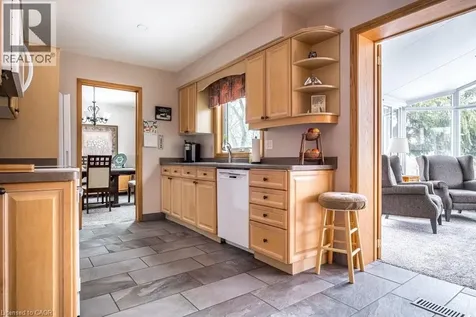 19 Chateau Court Hamilton ON L9C 5P3