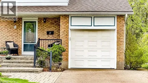 19 Chateau Court Hamilton ON L9C 5P3