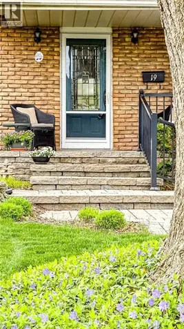 19 Chateau Court Hamilton ON L9C 5P3