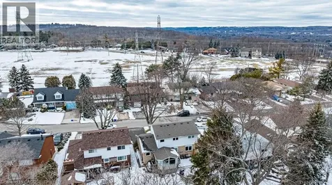 19 Chateau Court Hamilton ON L9C 5P3