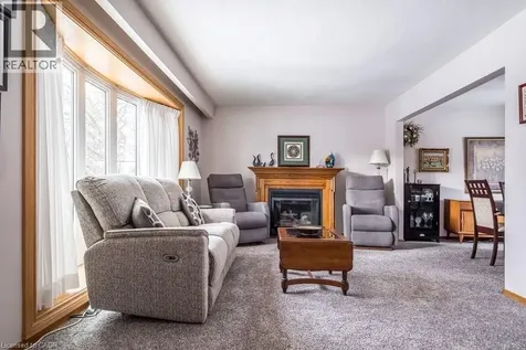 19 Chateau Court Hamilton ON L9C 5P3
