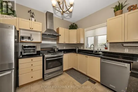 102 Mosswood Court Ottawa ON K1V 0N6