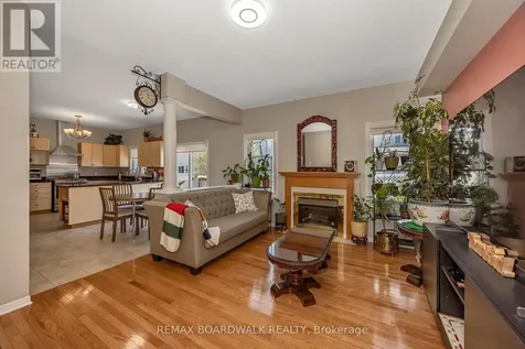 102 Mosswood Court Ottawa ON K1V 0N6