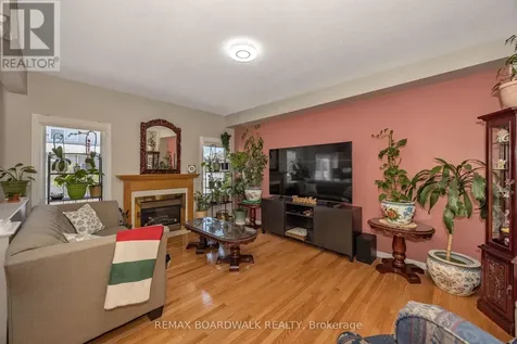 102 Mosswood Court Ottawa ON K1V 0N6