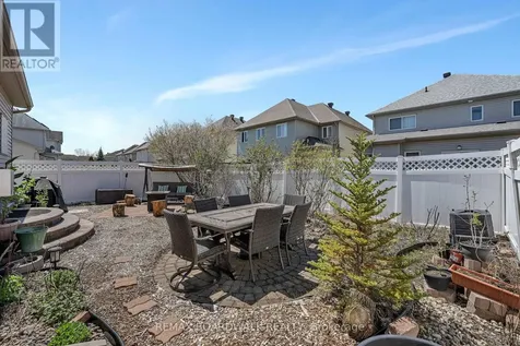 102 Mosswood Court Ottawa ON K1V 0N6