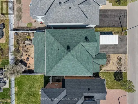 102 Mosswood Court Ottawa ON K1V 0N6