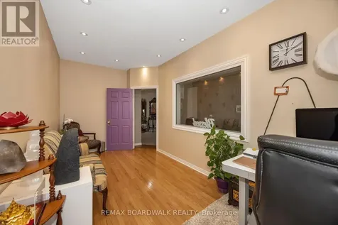 102 Mosswood Court Ottawa ON K1V 0N6